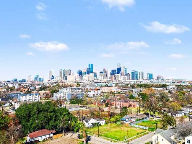 Building Photo - 2802 Tierwester St