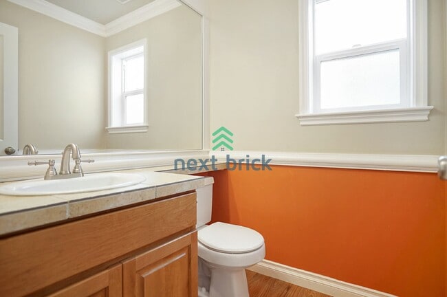 Building Photo - Stunning 3-Bedroom, 3.5-Bathroom Home in Desirable Woodinville