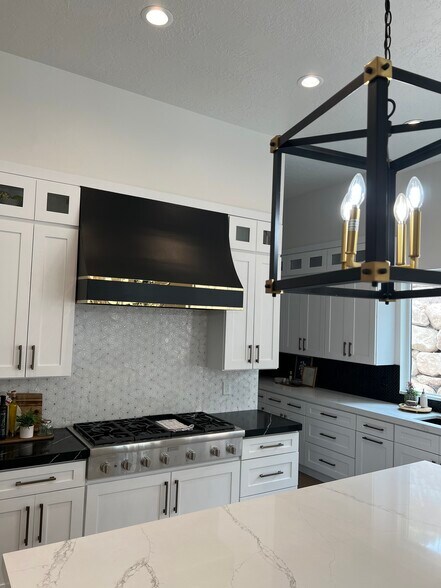 Walk in pantry - 4428 N Summer View Dr