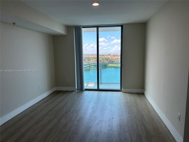 Building Photo - 2681 N Flamingo Rd