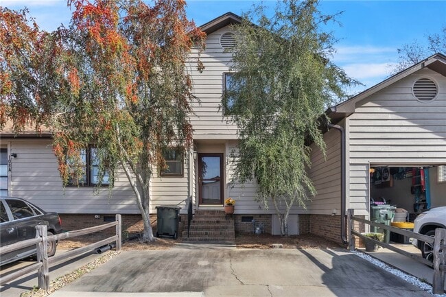 Building Photo - 103 Sunningdale Ct