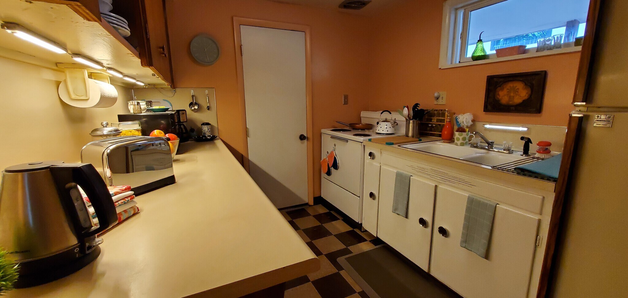 Kitchen. Door goes into laundry room - 2315 W Smith Ave