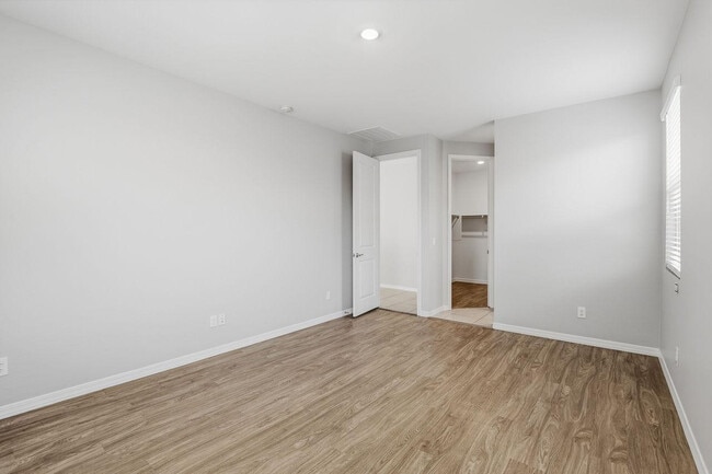 Building Photo - 9319 E Sector Dr