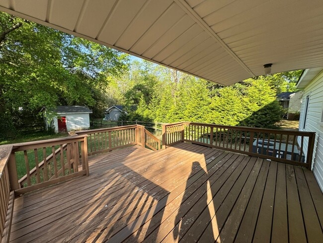 Building Photo - Available to Show