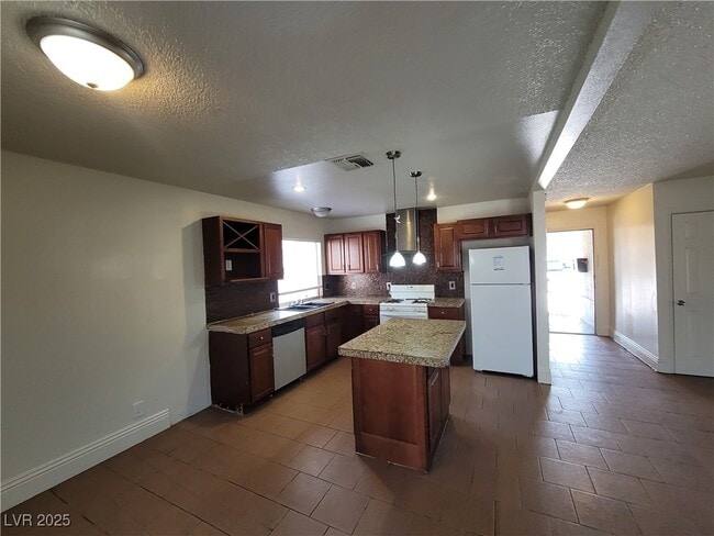 Building Photo - 3908 Montebello Ave