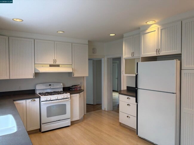 Building Photo - 1140 Arreba St