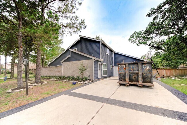 Building Photo - 13902 Briarhills Pkwy