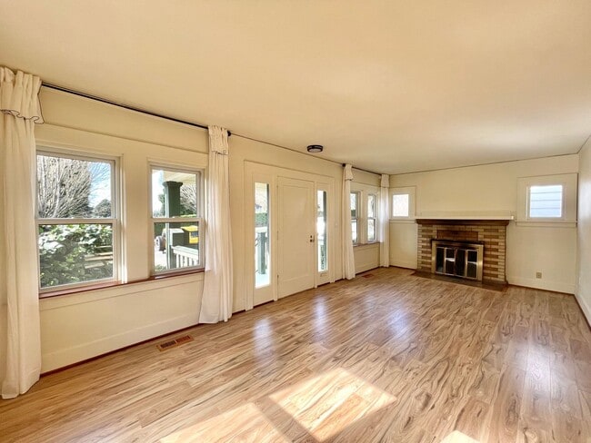 Building Photo - Great Home for rent