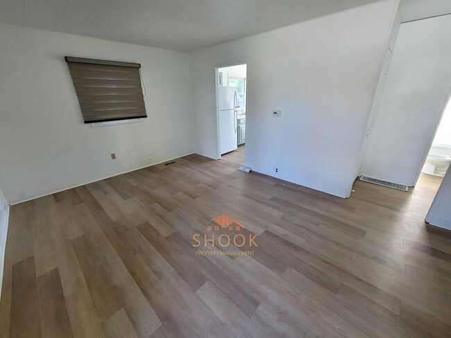 Building Photo - FLIPPED 2 BR HOME, CENTRALLY LOCATED!