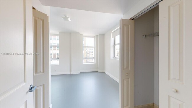 Building Photo - 111 E Flagler St