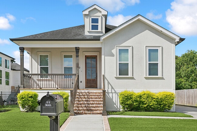 Primary Photo - 90 E Claiborne Square