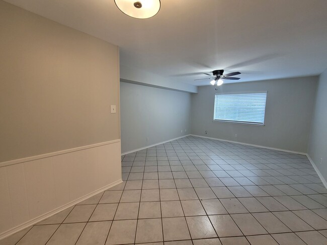 Building Photo - 219 W Silver Sands Dr