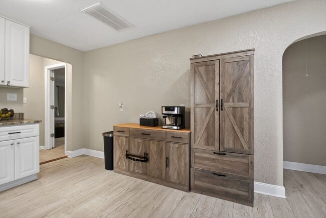 Building Photo - 2210 Pearl St