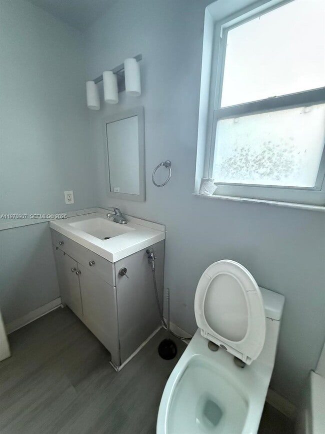 Building Photo - 2415 Lincoln St