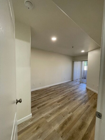 Building Photo - 7323 Winnetka Ave