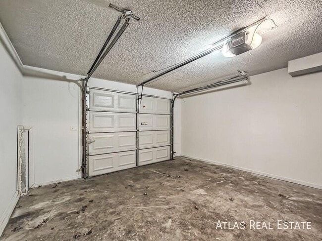 Building Photo - 1633 W Prairie St