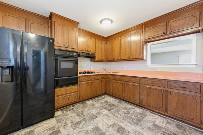 Building Photo - Charming 2-Bedroom Home with Hardwood Floors in North Highland Park