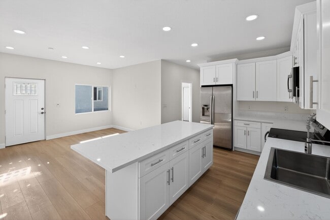 Building Photo - 8090 Flanders Dr