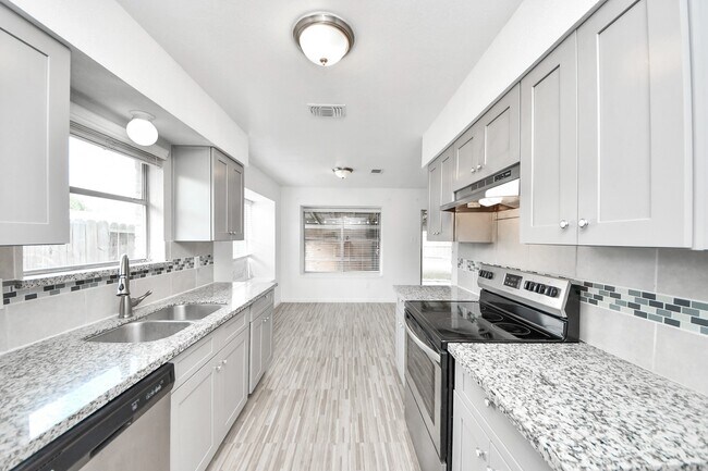 Building Photo - 7410 La Pl Dr