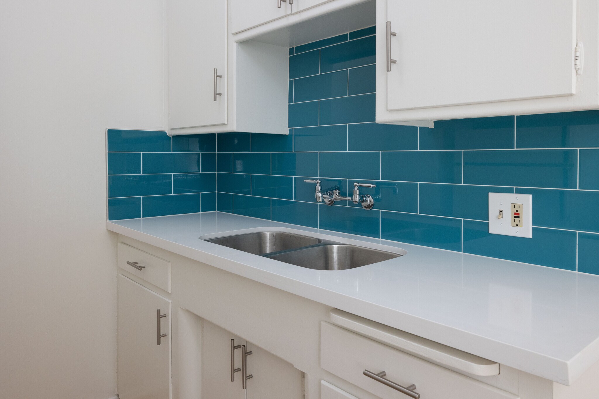 Building Photo - 669 Levering Ave