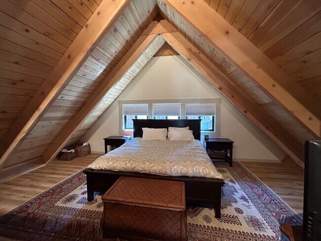 Building Photo - Beautifully Remodeled Chalet in Great Loca...