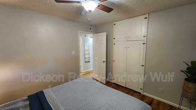 Building Photo - 700 Akard Dr