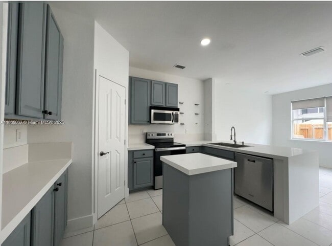 Building Photo - 8042 NW 114th Pl