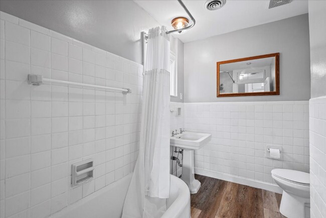 Building Photo - 518 Broad St