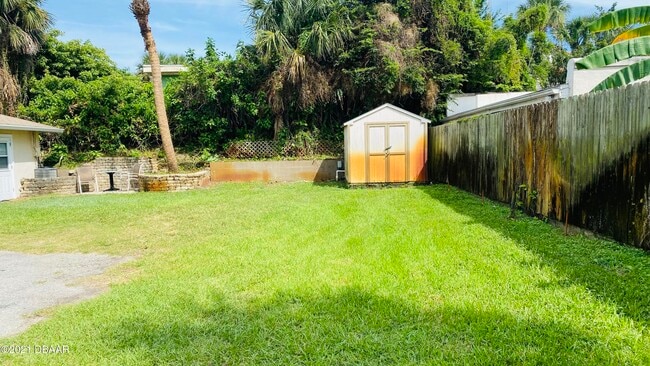 Building Photo - 914 N Wild Olive Ave