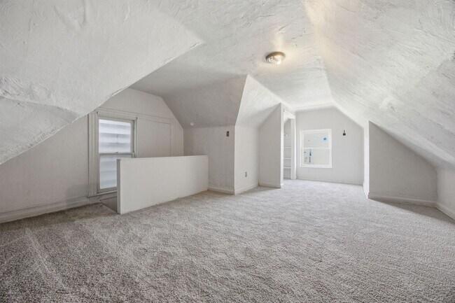Building Photo - 3032 Merwyn Ave