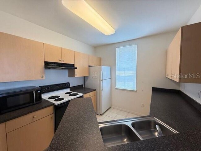 Building Photo - Siena one Bedroom condo with a Den