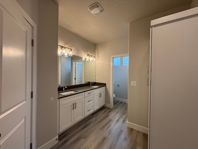 Building Photo - SAND HOLLOW TOWNHOME FOR RENT!