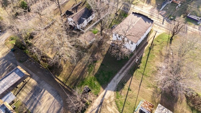Building Photo - 411 Kaufman St