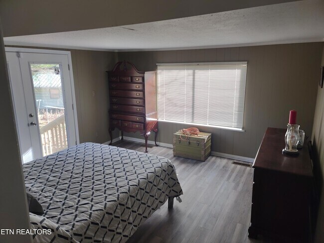 Building Photo - 757 W Outer Dr