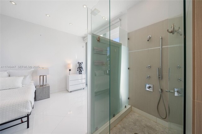 Building Photo - 227 E Dilido Dr