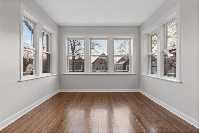 Building Photo - 2338 N Avers Ave