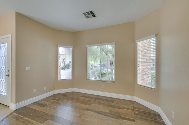Building Photo - Spacious & Beautiful 3-Bedroom Home in Gat...