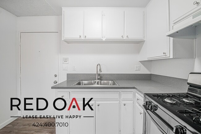 Building Photo - 706 McDonald Ave