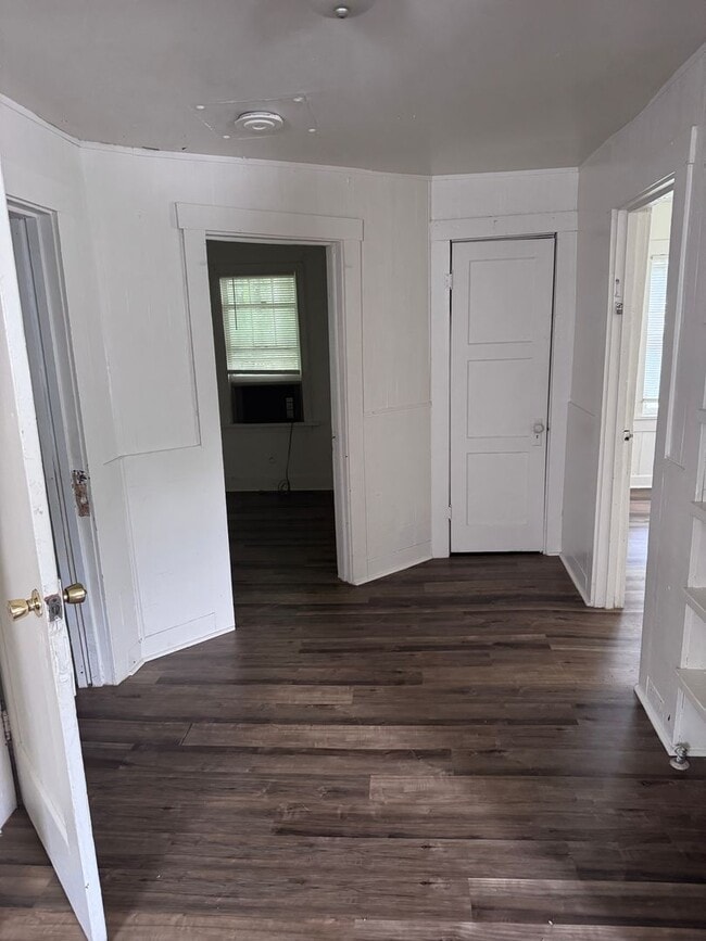 Building Photo - Charming ranch home in Columbia: 2 bedroom...