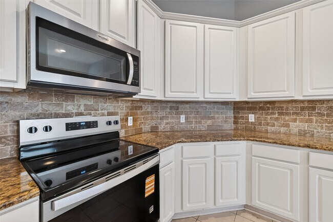 Building Photo - 23719 River Pl Dr