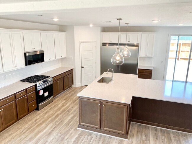 Building Photo - BRAND NEW 4/3.5 Lennar with In-Law Suite
