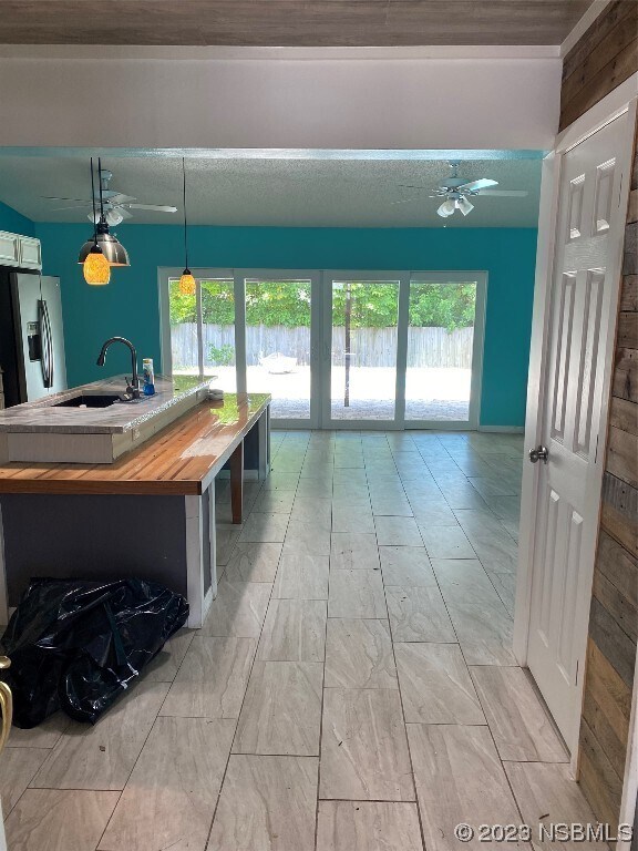 Building Photo - 2622 Travelers Palm Dr