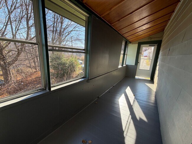 Building Photo - 21-23-23 Lyman St