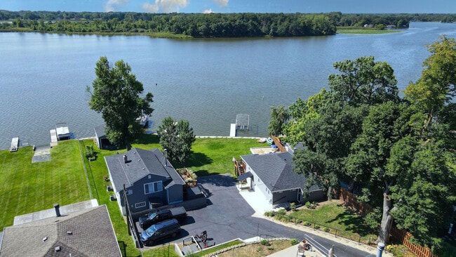 Building Photo - 525 Circle Dr