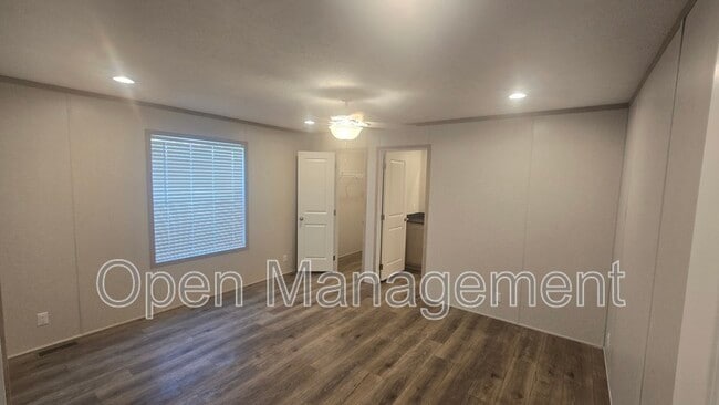 Building Photo - 4589 E Peak Dr