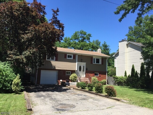 Building Photo - 27 Haddon Rd