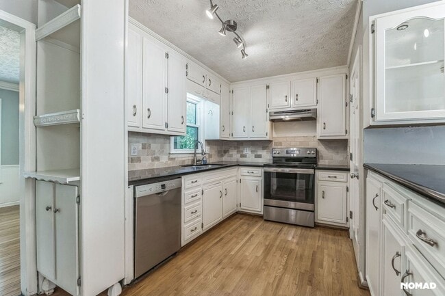 Building Photo - Spacious 5BR House in Marietta