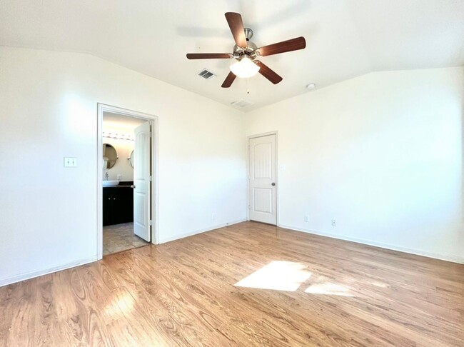 Building Photo - Cozy & Modern 3-Bed, 2-Bath Home in Austin...