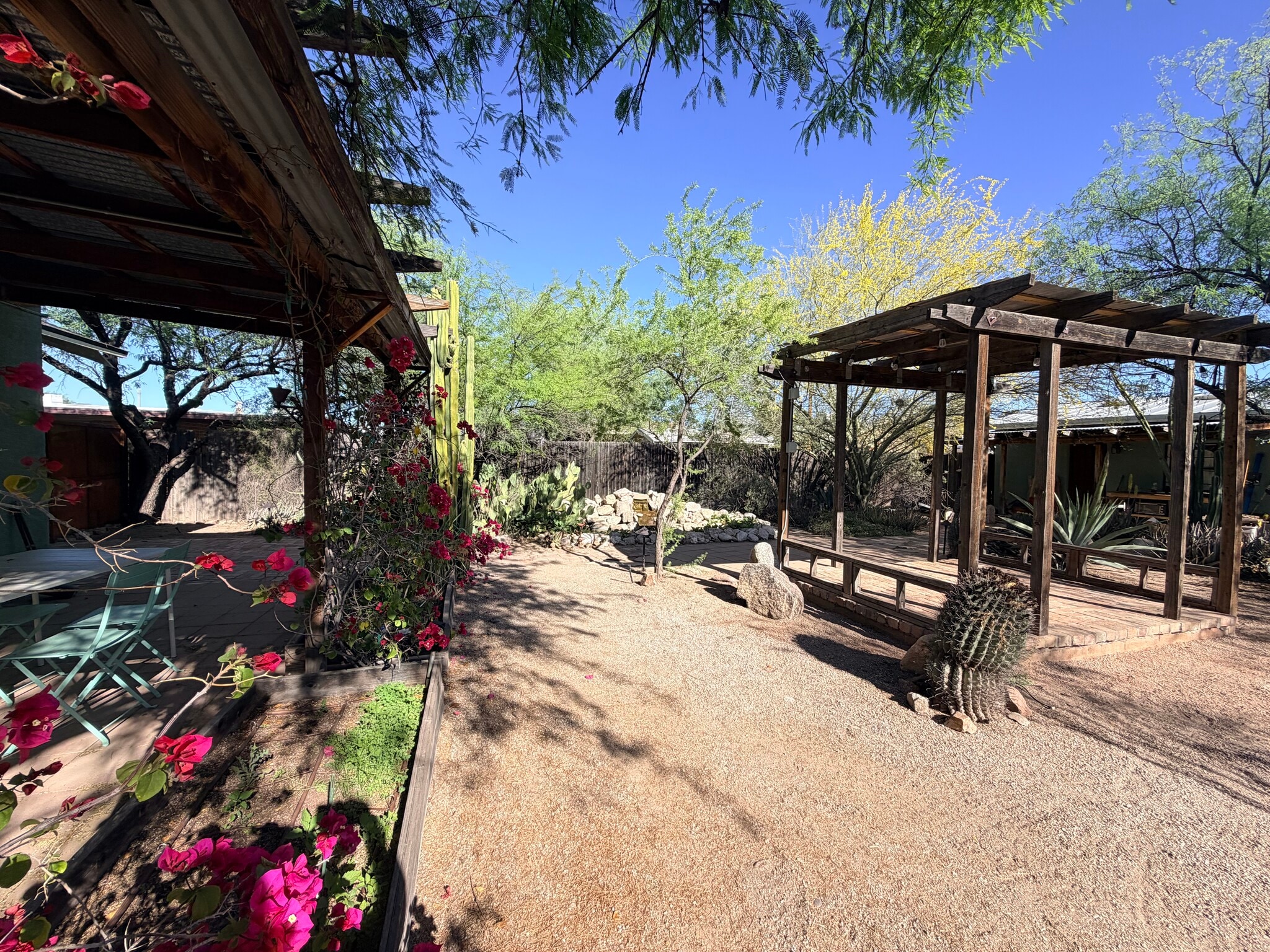 Building Photo - 921 W Alameda St