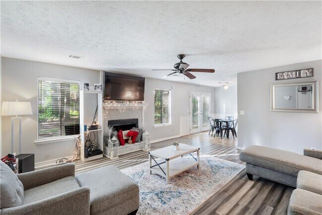 Building Photo - 2935 Sawgrass Trail SW